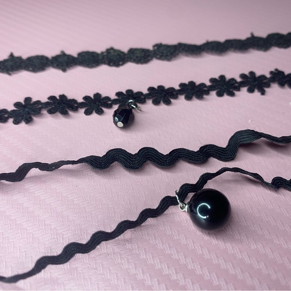 9 choker necklaces - Picture 2 of 6